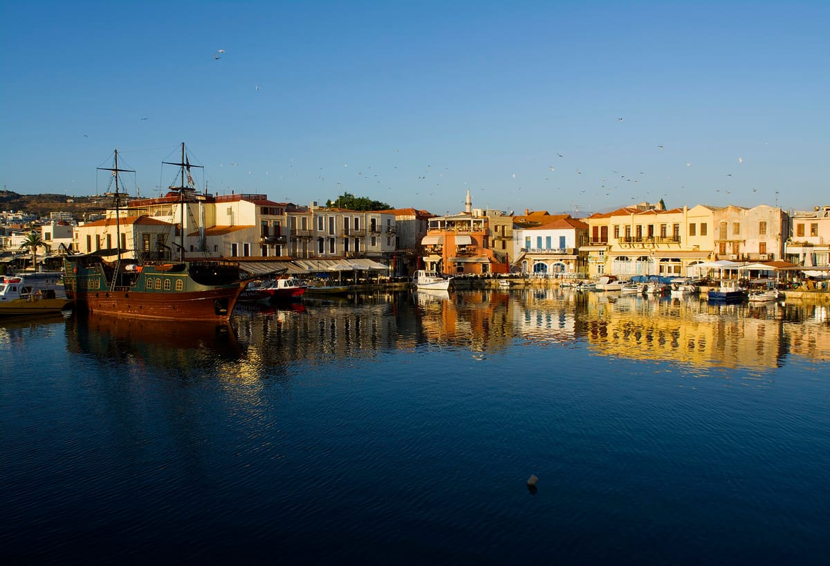 A Rethymno tour starts at the Venetian harbour with its boats and waterfront houses