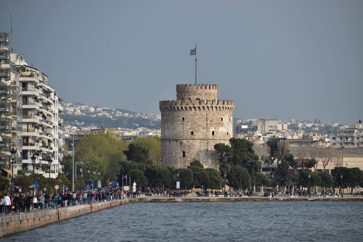 A Thessaloniki walking tour starts at the White Tower on the waterfront promenade of the Thermaic Gulf